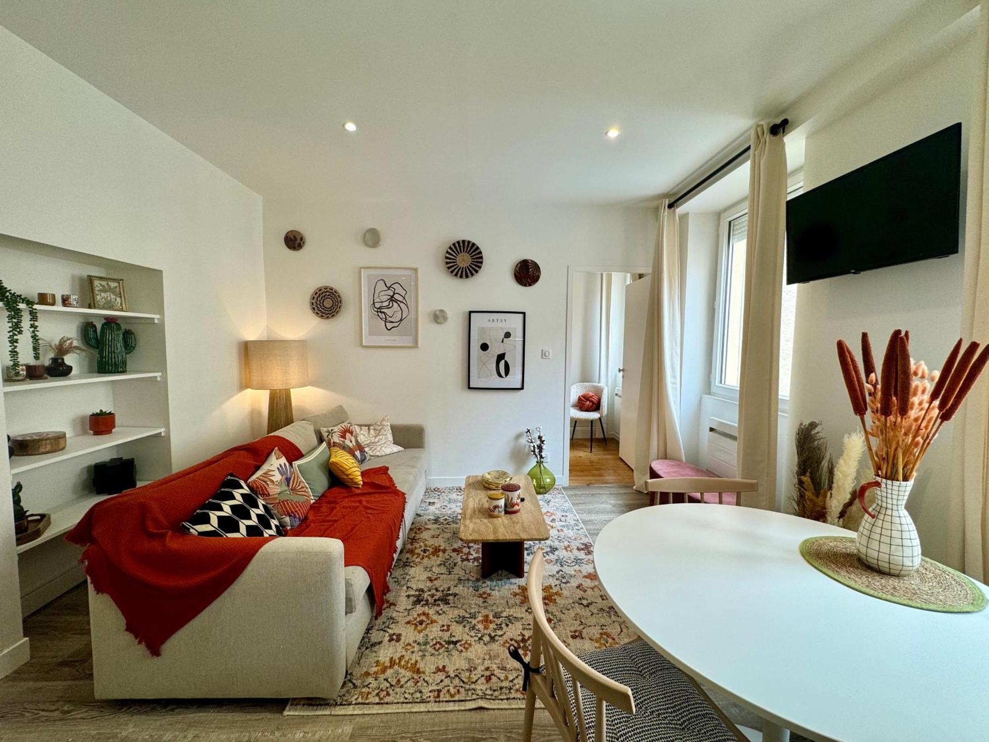 Suite Tango Lyon Luaran gambar