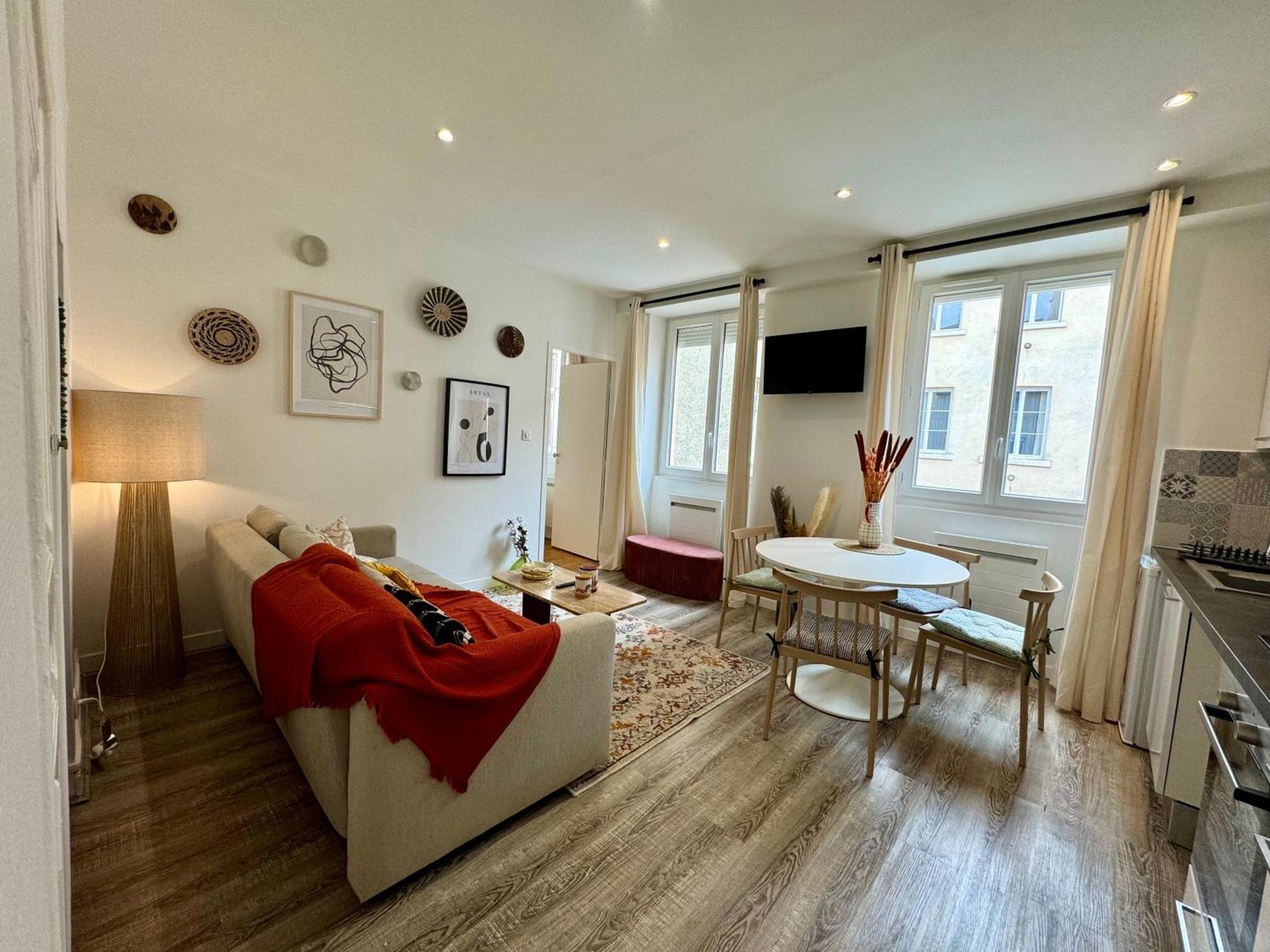 Suite Tango Lyon Luaran gambar