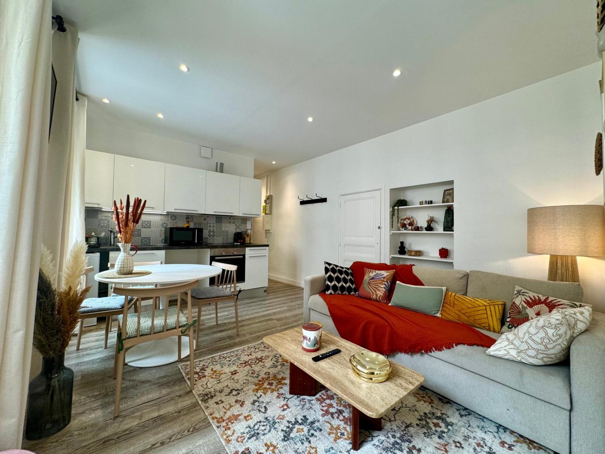 Suite Tango Lyon Luaran gambar